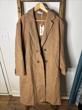 In Loom Double-Breasted Herringbone Trench Coat in Camel Size L